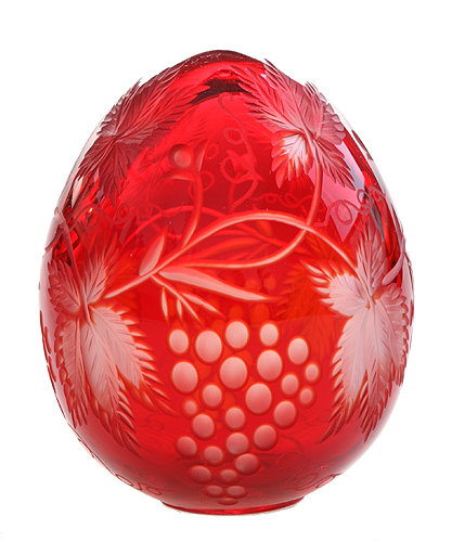 Яйцо "Виноград" Рубиновое стекло, гравировка Ручная авторская работа диаметр 7 см Сохранность отличная инфо 6544j.