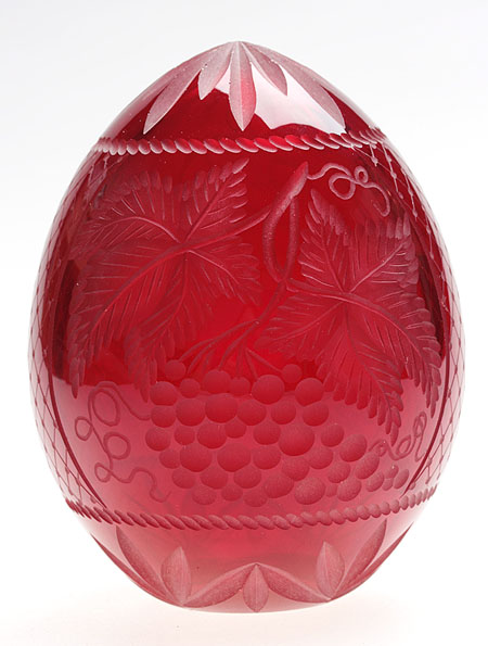 Яйцо "Гроздь винограда" Рубиновое стекло, гранение Ручная авторская работа 9 см, диаметр 7 см инфо 6590j.